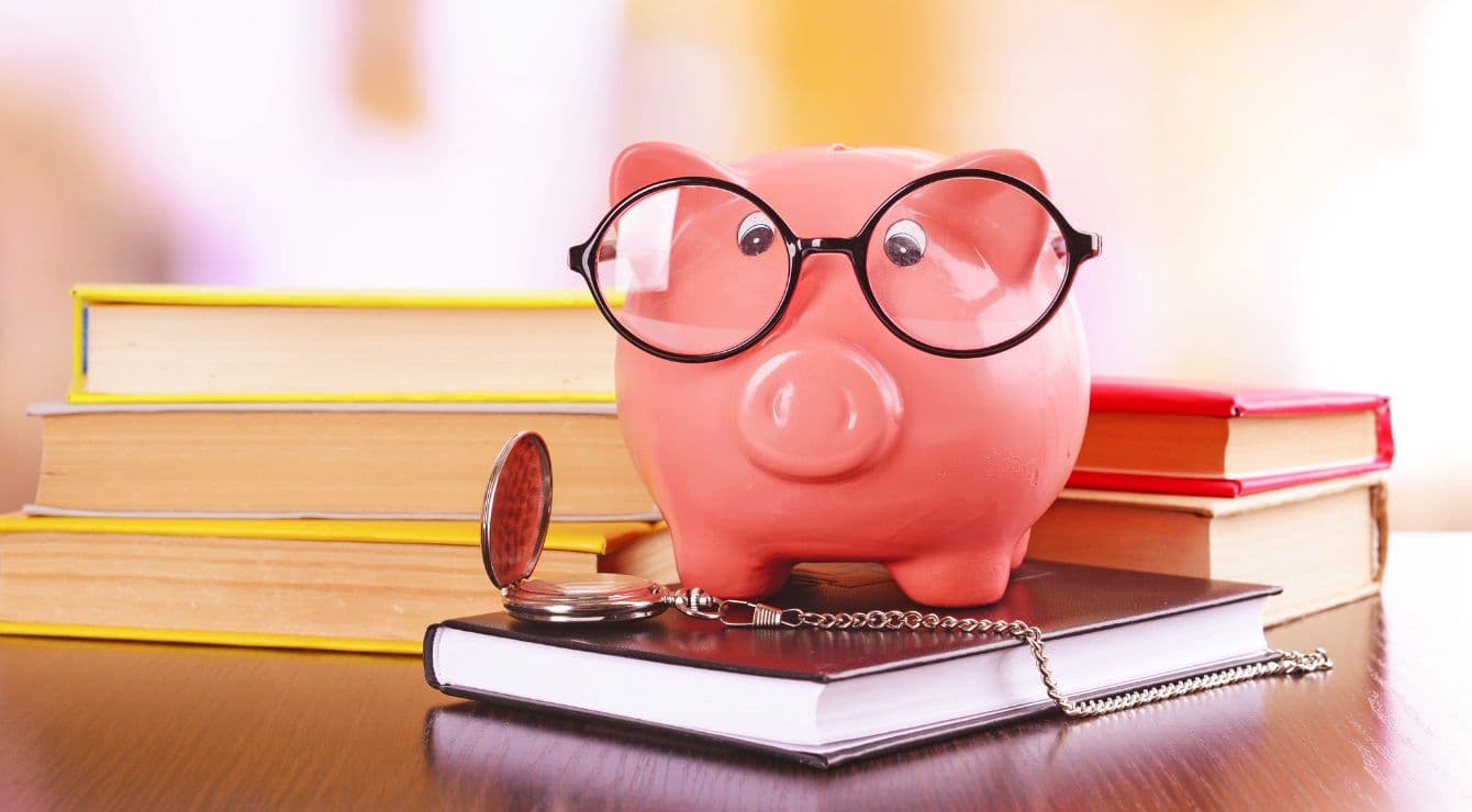 Foiz stavkalari ko’tarilishi va maksimal kreditlar bilan tibbiy stajyorlar moliyaviy ta’limga muhtoj.