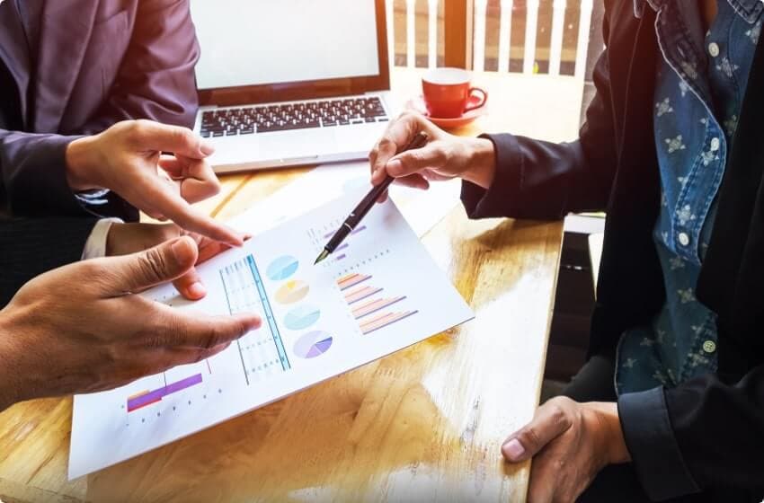 Big Oil Takes a Beating,Its Investors Are Riding.