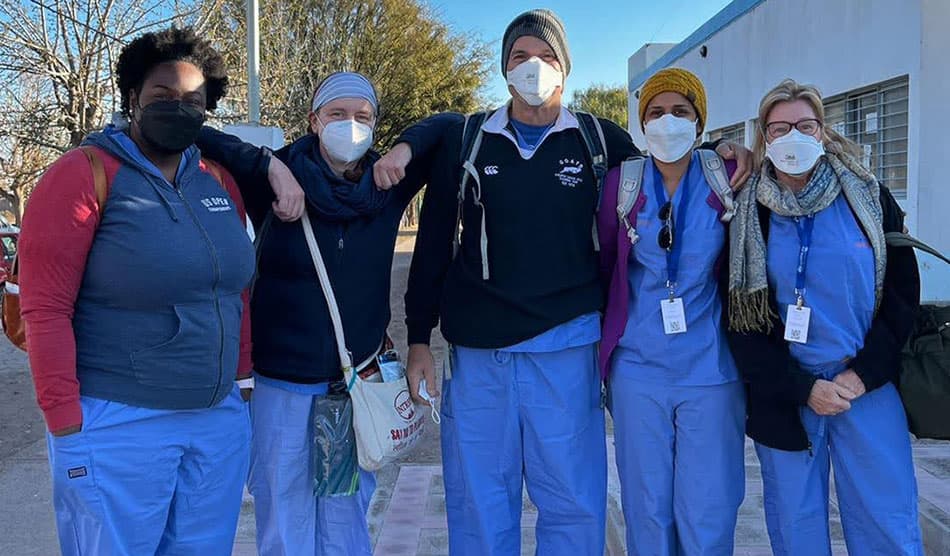 Ikki locum tenens shifokor qaytarib beradi