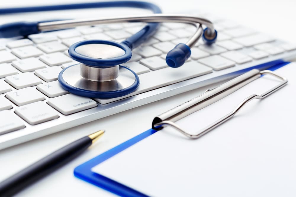 Samarali shifokorlarga murojaat qilish strategiyalari yordamida bemorlar oqimi va daromadini oshiring